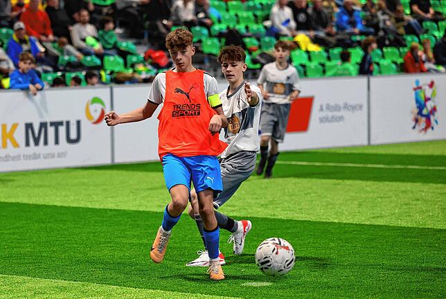 Bild 4: Europas beste U-15-Fußball-Teams in Friedrichshafen! Unsere besten Bilder vom MTU-Cup, Teil 1!