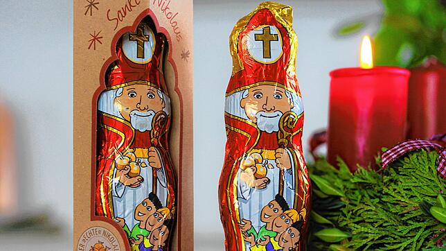 Der echte Nikolaus ist schwer zu kaufen: Ein freundlicher Herr mit Bischofsmütze und Krummstab. Den drei Schülern schenkt er drei ...