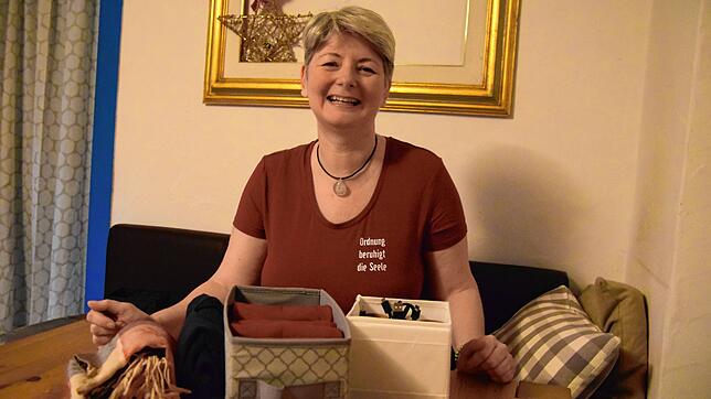 Silke Schaubhut ist Ordnungscoach. Sie hilft Menschen wieder Ordnung in ihr Leben zu bringen.