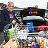 Peter Müller aus dem aargauischen Wettingen hat bei Kaufland in Waldshut Lebensmittel für etwa 300 Euro eingekauft.