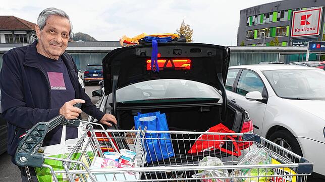 Peter Müller aus dem aargauischen Wettingen hat bei Kaufland in Waldshut Lebensmittel für etwa 300 Euro eingekauft.
