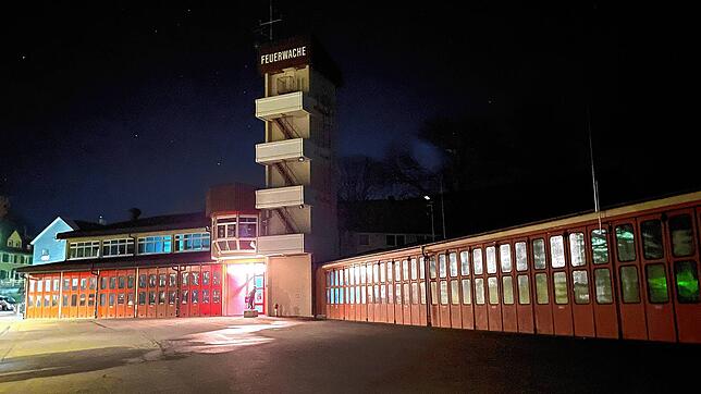 Licht am Ende des Tunnels? Seit 20 Jahren stehen die Modernisierung und die Erweiterung des zentralen Standorts der Feuerwehr auf der ...