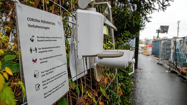 Maskenpflicht und Abstandsregeln gelten weiter auf der Cano-Baustelle, doch das Testzentrum wurde bereits abgebaut. Denn die Zahlen ...