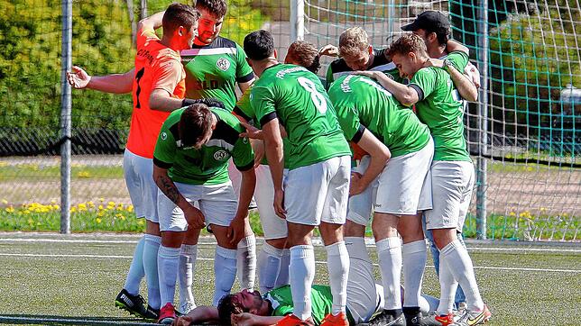 Torjubel beim FC Furtwangen im Spiel gegen Marbach.