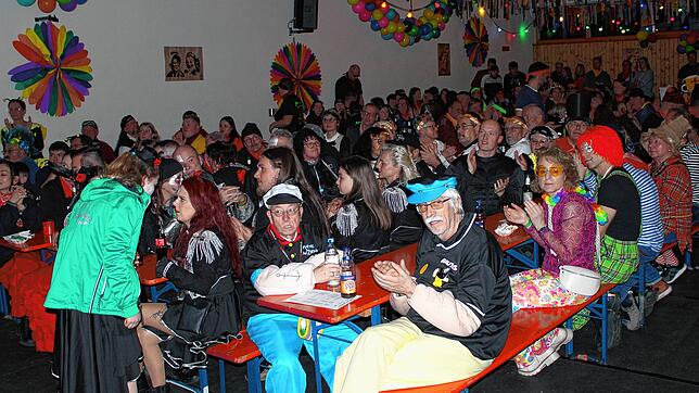 Beste Stimmung und volle Besetzung in der Turn- und Festhalle Sunthausen zum Zunftball.