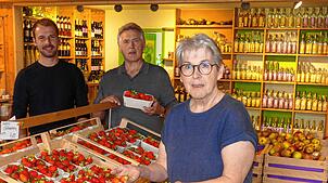 Frische und süße Erdbeeren gibt es noch bis Ende Juni bei Obstbau Winkler in Buch – diese können, wie die Kirschen auch, bei Jürgen, ...