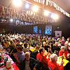 Volles Haus: Das Publikum ist begeistert vom diesjährigen Bunten Abend der Schneckenburg. Alle Vorstellungen im Saal der Waldorfschule ...