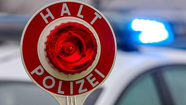 Die tanzende Frau auf der Autobahn stammt aus Frankreich. (Symbolbild)