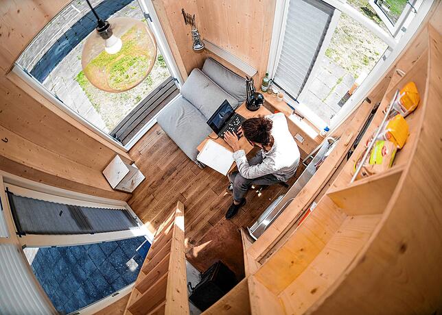 „Weniger ist mehr“, lautet die Devise der Menschen die auf wenigen Quadratmetern in einem Tiny House leben.