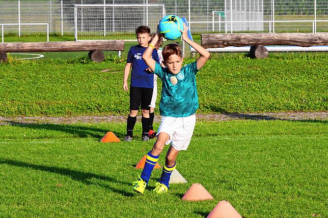 Bild 9: Auch die Jugendfußballer starten in die Saison. Wir haben Bilder vom E-Jugendtraining des SV Allensbach!