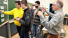 Michael Simon, Jakob Waldmann und Eren Devecioglu (von links) aus der TG 12 des Technischen Gymnasiums an der Hohentwiel-Gewerbeschule ...