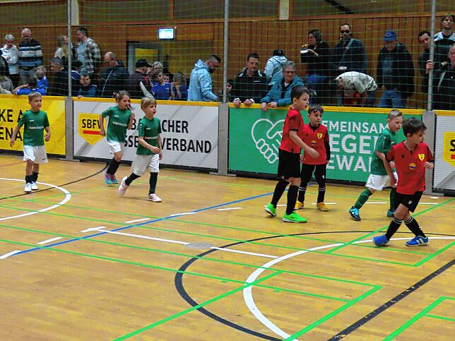 Quirlig ging es im Soccer-Court beim Jugendturnier vom SpVgg Brennet-Öflingen stets zu. Der Soccer-Cup ist zum 20. Mal vom Verein ...