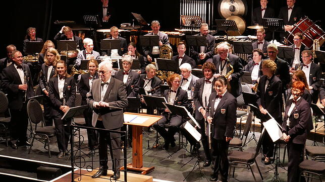 Die Stadtmusik Bad Säckingen gab am Wochenende im Gloria-Theater ihr 60. Konzert, bei dem Dirigent Johannes Brenke auch seinen Vorgänger ...