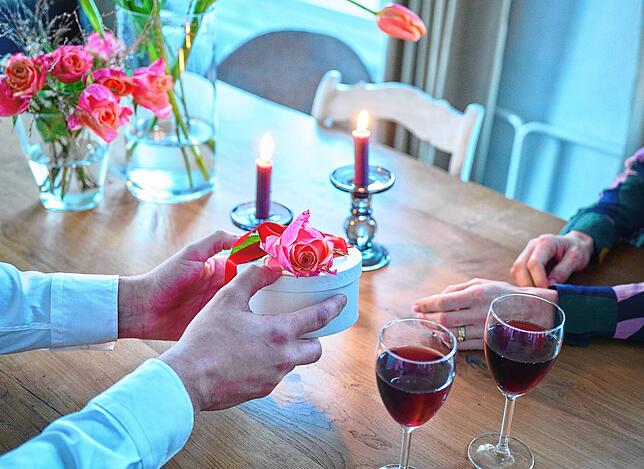 Candle-Light-Dinner: Romantische Überraschungen für einen magischen Abend.