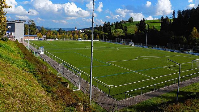 Bald herrscht wieder reger Betrieb auf dem Schonacher Sportplatz. Der Landesligist wird nach dem negativen Corona-Testergebnis den ...