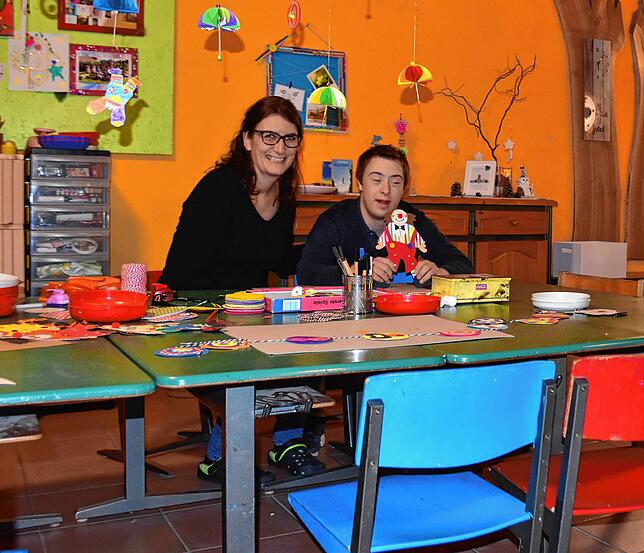 Die Vorsitzende des Elternbeirates, Melanie Geiges, freut sich, dass ihr Sohn Marc in die Haldenwang-Schule gehen kann. Bild: Susanne Schön