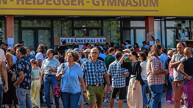 Großer Andrang herrschte beim Schulfest des Martin-Heidegger-Gymnasiums anlässlich der Jubiläumsveranstaltung &bdquo;50 Jahre Abitur&ldquo;.
