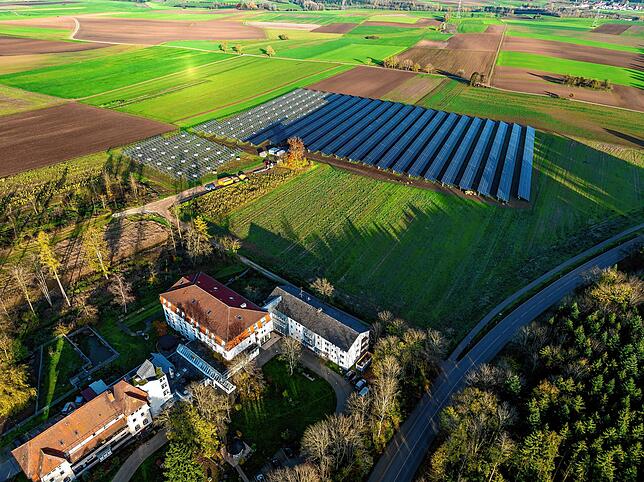 Die PV-Anlage auf der Hirschhalde soll im Januar 2025 komplett in Betrieb gehen.