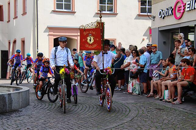 Bild 22: Waldshuter Chilbi 2025: So viel Freude macht der Festumzug in der Kaiserstraße - die schönsten Bilder