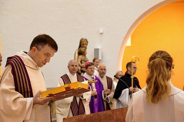 Bild 33: Die schönsten Bilder der Feier der Altarweihe in der Kirche St. Oswald in Stockach (Teil 1)