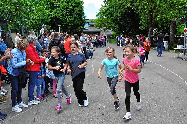 Bild 18: Bilder vom Sponsorenlauf der Grundschule Leimbach