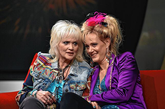 Comedian Gaby Köster (links) und Schauspielerin Anna Schudt (rechts) 2016 am Set in Hürth.