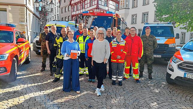 Die Mitglieder der Blaulicht-Familie hoffen auf viele interessierte Besucher an ihren Ständen während des verkaufsoffenen Sonntags am ...