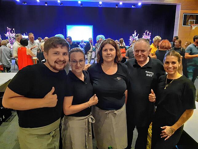 Bild 1: OB-Wahl: Das sind die Bilder der Wahlparty in der Stadthalle