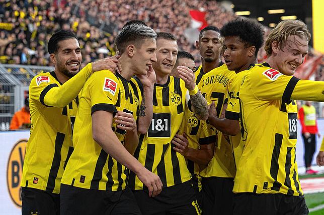 Dortmunds Nico Schlotterbeck jubelt über seinen Treffer zum 1:0 gegen seinen ehemaligen Verein.