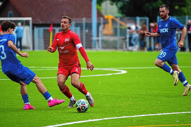 Bild 3: SV Jestetten müht sich zum 2:1-Sieg gegen den SC Lauchringen – und wir haben Bilder!