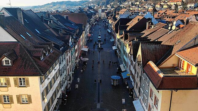 Seit 1989 ist die Waldshuter Kaiserstraße eine Fußgängerzone. Diese Idee hatte der frühere Landrat Bernhard Wütz schon in den 70er ...