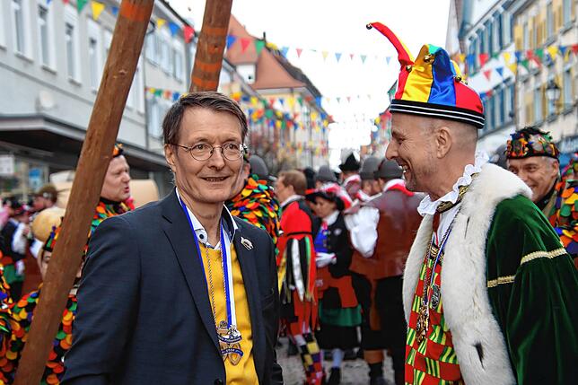 Gesundheitsminister Karl Lauterbach kam mit Verspätung in Stockach an.