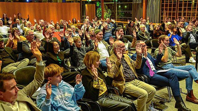 Viel Publikum hat der neue Kreisalmanach bereits bei seiner Präsentation im Landratsamt.