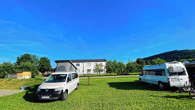 Platz für drei Parteien gibt es auf der Wiese beim Biohof von Familie Teufel in Küssaberg.
