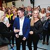 Viele wollten dem Sieger zur Bürgermeisterwahl in Steißlingen gratulieren...