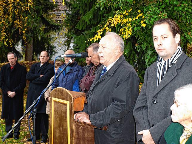 Bei der ergreifenden Gedenkstunde im Jahr 2008 zur Erinnerung an die Zerstörung der Randegger Synagoge vor 70 Jahren sprach Dieter ...