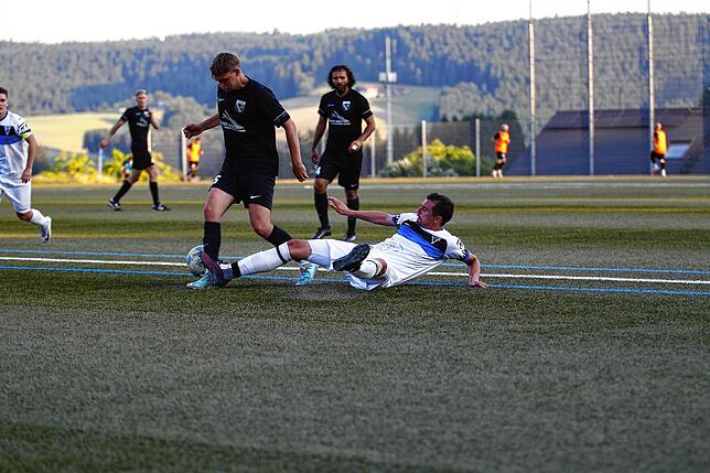 Bild 6: Der FV Tennenbronn gewinnt gegen den FC Öhningen-Gaienhofen. Wir haben die besten Bilder!
