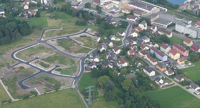 Rhina wächst kräftig. Das Luftbild von 2016 zeigt das inzwischen bebaute Neubaugebiet Westlich Schreibach I.