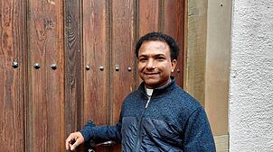 Pater Rijesh Mathew begleitet die Reise in das Land, in dem er geboren wurde. Der 38-Jährige stammt aus Kerala.