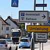Diese Schilder weisen den Weg in die Stabelstraße, die zur Umleitungstrecke gehört.