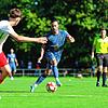 Nedzad Plavci (am Ball) versucht sich in dieser Szene gegen die Pfullendorfer Defensive durchzusetzen. Plavci legte den ersten Treffer ...