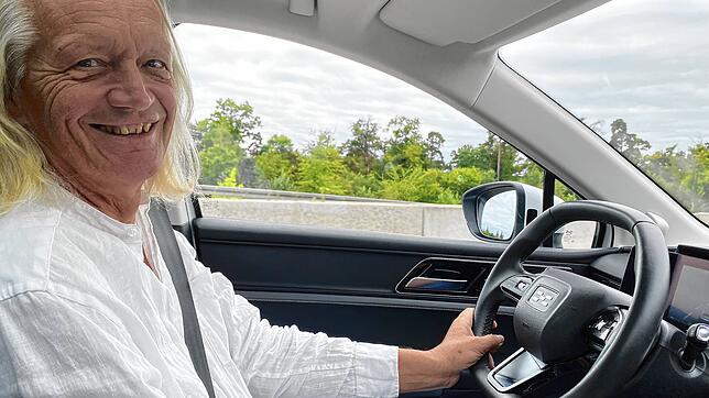 Arnd Raeder fährt bereits seit Jahren ein E-Auto und ist begeistert. „Ich bin noch nie so entspannt Auto gefahren“, sagt der gebürtige ...