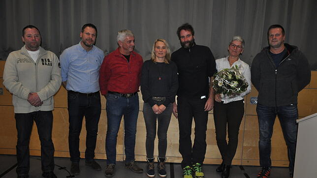 Der Ortschaftrat Untermettingen überreichte Ortsvorsteherin Silvia Zeitz für zehn Jahre an der Spitze. In der Bürgerversammlung teilte ...