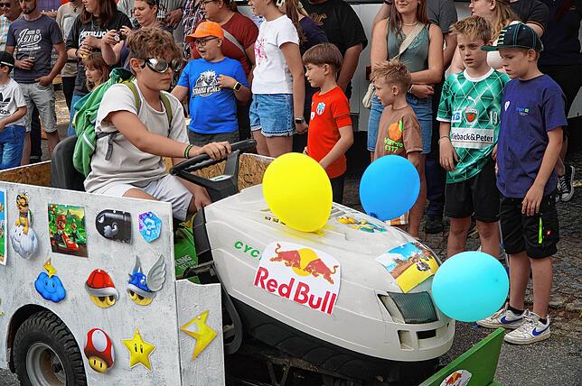 Bild 12: Ausgelassene Stimmung bei dem Dorffest in Tengen-Watterdingen