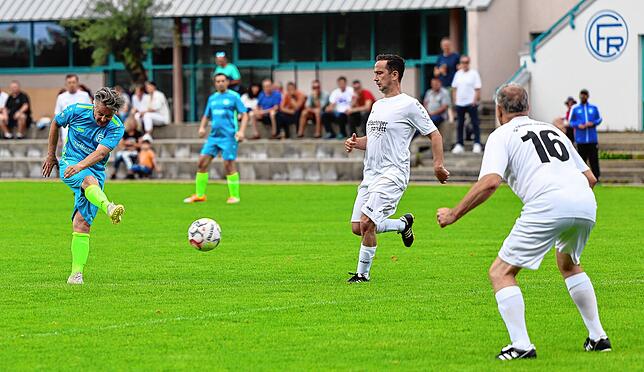 Bild 18: Ü40-Männer des FC Radolfzell stehen nach 6:0 gegen Pfaffenweiler/Ehrenkirchen im Verbandspokalfinale