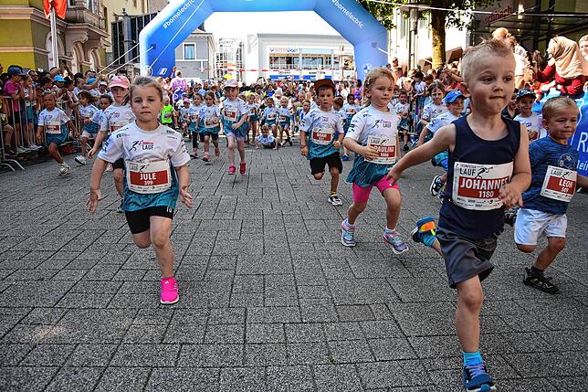 Bild 16: So viele sind beim 14. Trompeterlauf in Bad Säckingen dabei! Hier die Bilder der jüngsten Läufer