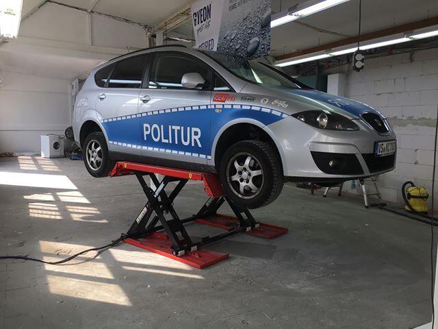 Eineinhalb Jahre lang ist Sadovoj mit dem Auto im Polizeigewand in VS unterwegs.