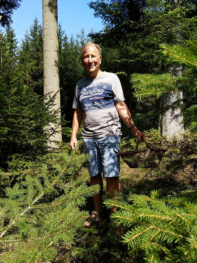 Klaus John ist regelmäßig im Öflinger Wald unterwegs, um Pilze zu sammeln. Der 82-Jährige hat sich ein umfangreiches Wissen über die ...