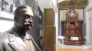 Eine Arthur-Junghans-Büste steht im Schramberger Stadtmuseum in Blickweite der Kunstuhr, die er 1896 in Auftrag gegeben hat.