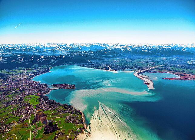 Archivbild aus dem Jahr 2019 mit Blick auf die Bregenzer Bucht. Der Alpenrhein, der bei Fussach in den See mündet, bringt große Mengen ...